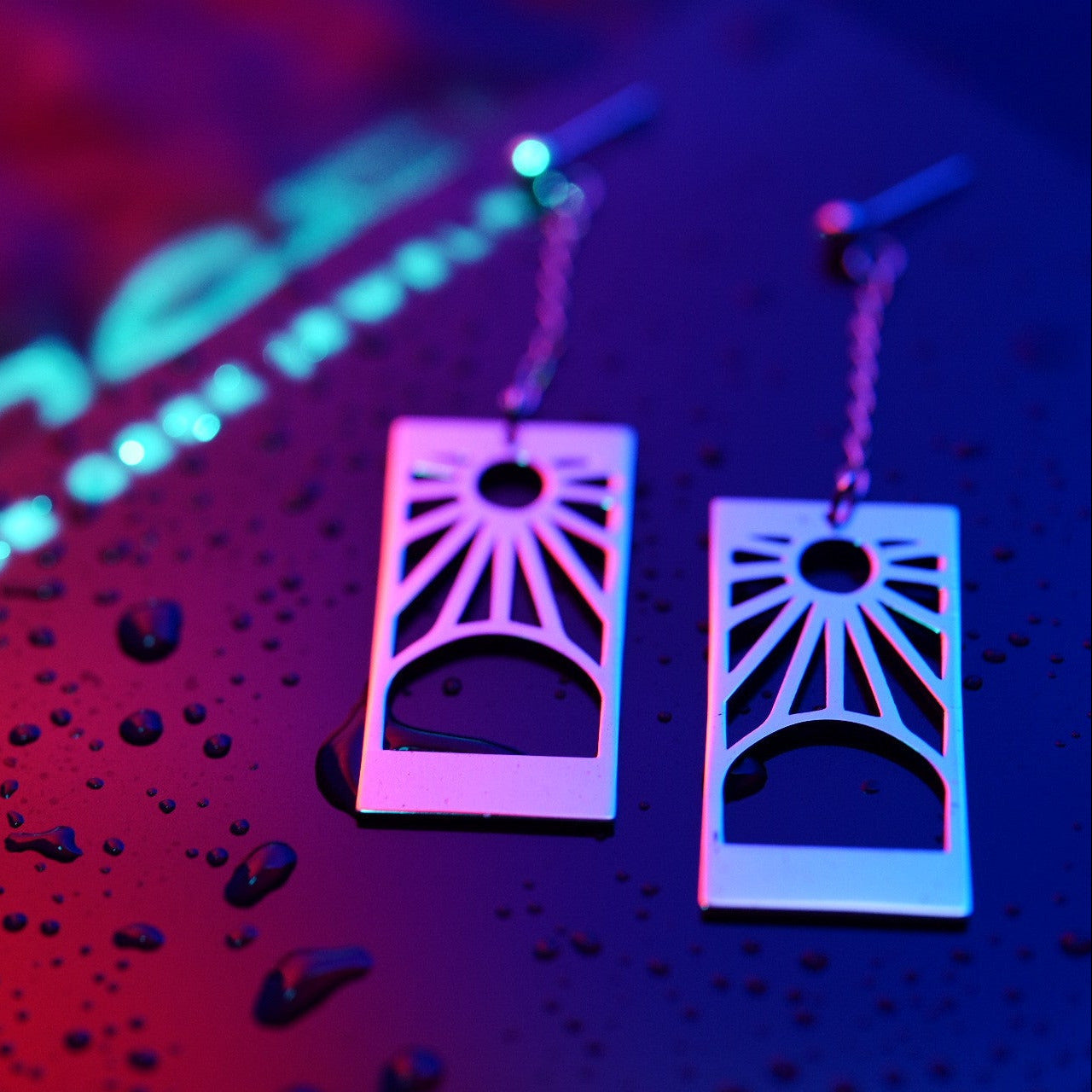 Hanafuda earrings in sterling silver with elegant shapes and chain inspired by Japanese motifs