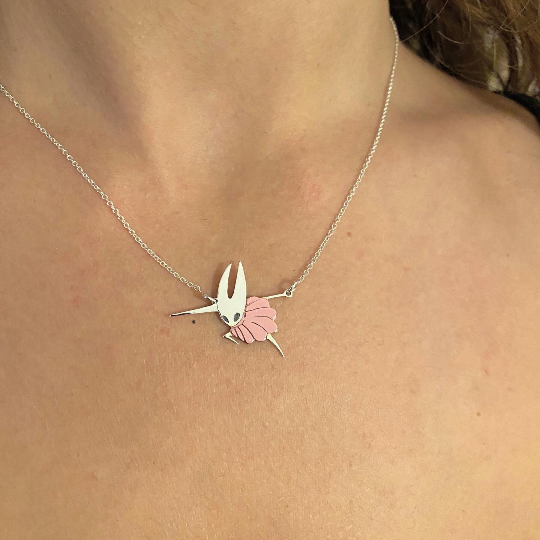 Hari necklace worn