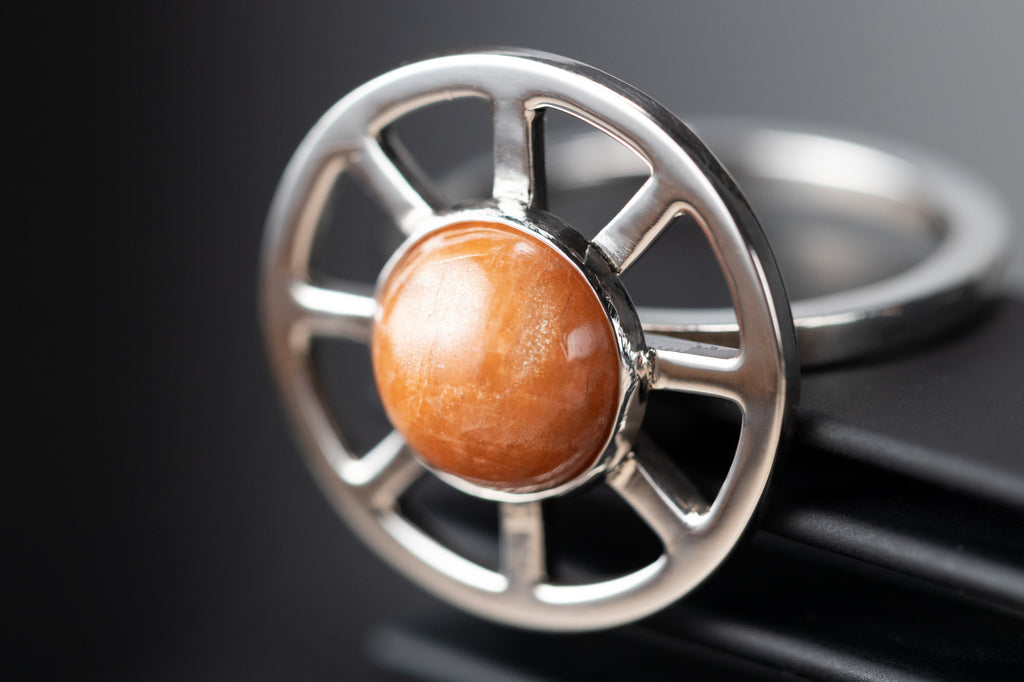Taiyo ring in sterling silver with cabochon sunstone centerpiece