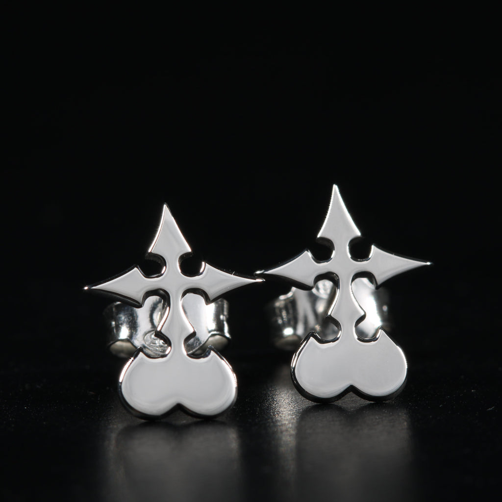 Utsuro stud earrings in sterling silver with symbolic design inspired by absence and minimal form