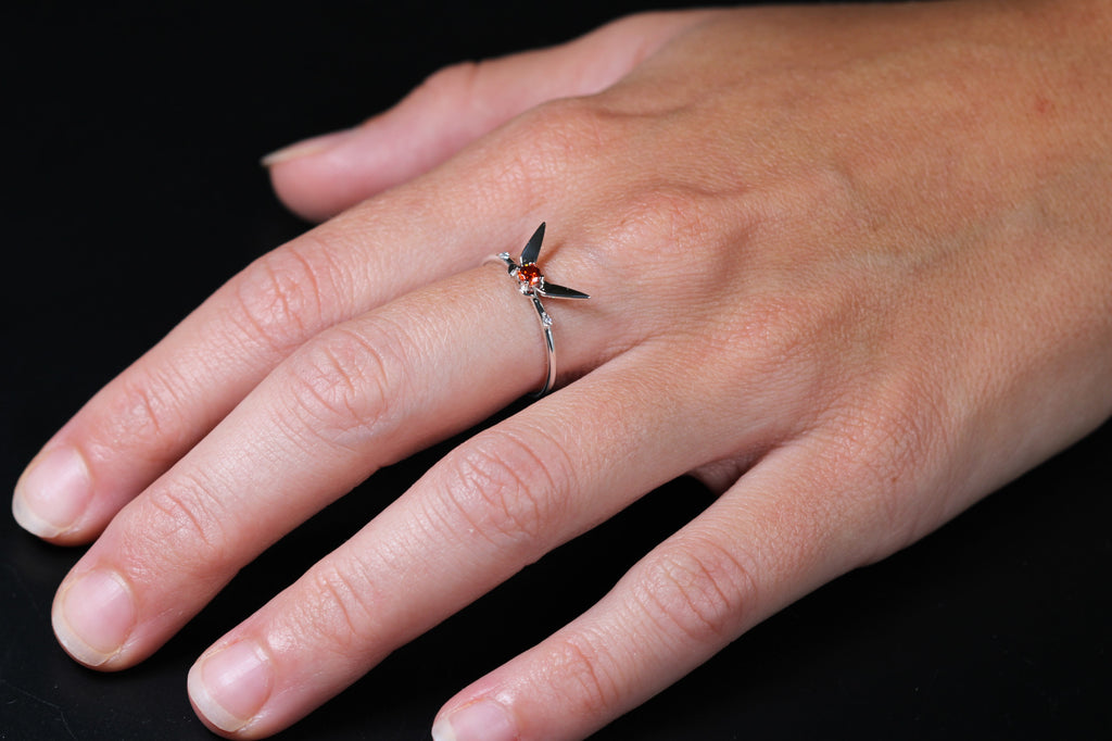 Yōsei ring worn on hand with central stone detail